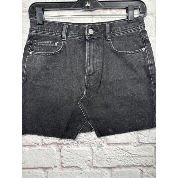 Zara Dresses & Skirts - XS Zara Trafaluc Denimwear Black Denim Mini Skirt